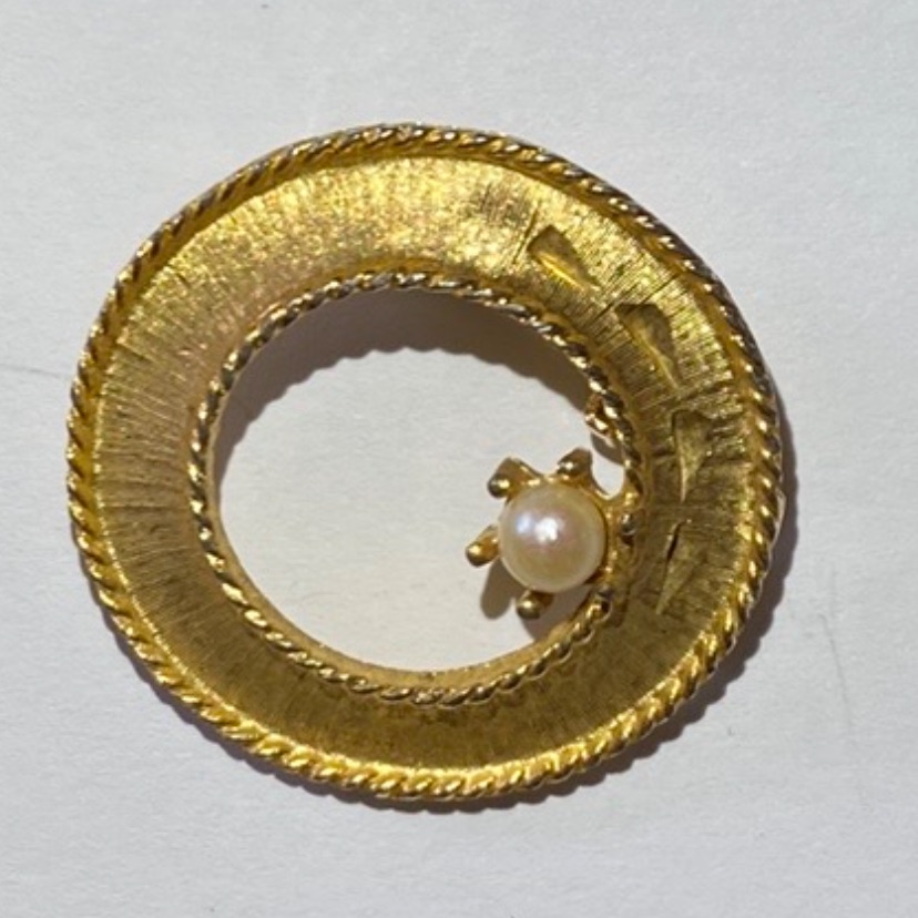 Vintage Mamselle Gold Tone Brooch With Pearl 25$